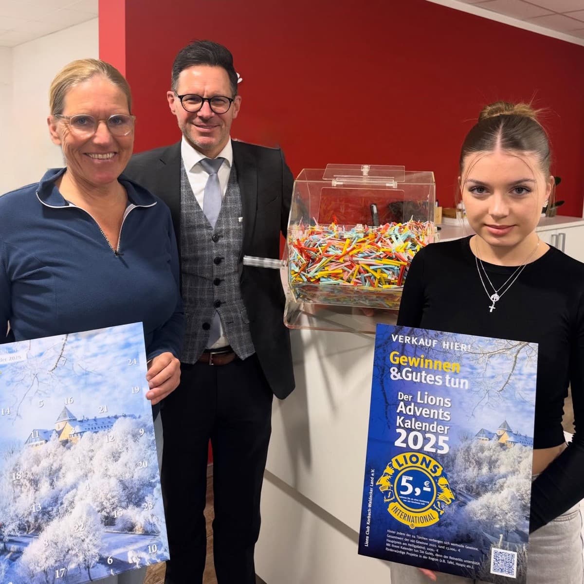 Übergabe des Lions Adventskalenders